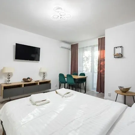 Modern With Balcony Near Metro Access * بوخارست