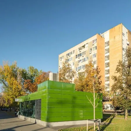 Modern With Balcony Near Metro Access شقة *